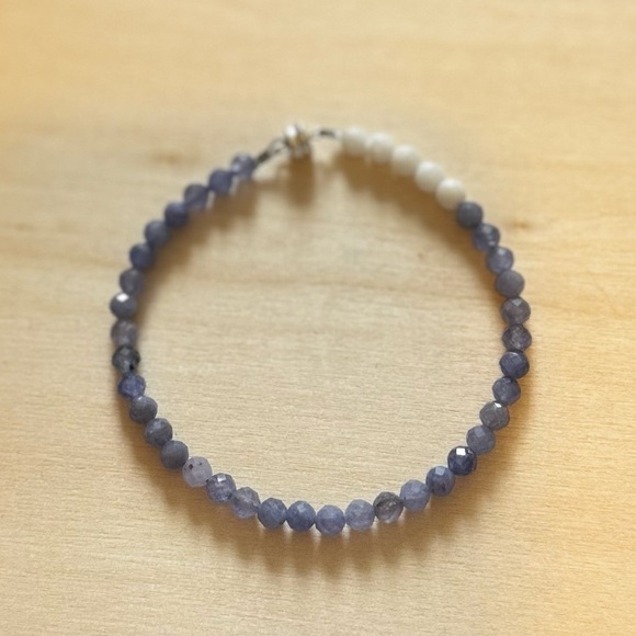 Purple Tanzanite & White Howlite Beaded Bracelet - Picture 1 of 1
